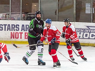 Historicky první hokejový zápas PKS okna